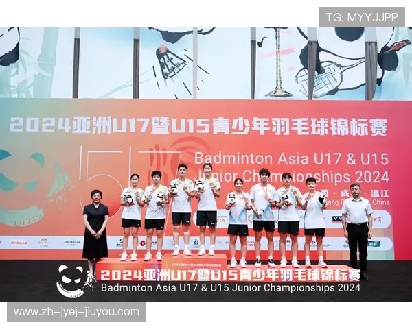 羽毛球混双赛场新星小李展现出色技艺助力团队奋勇前行